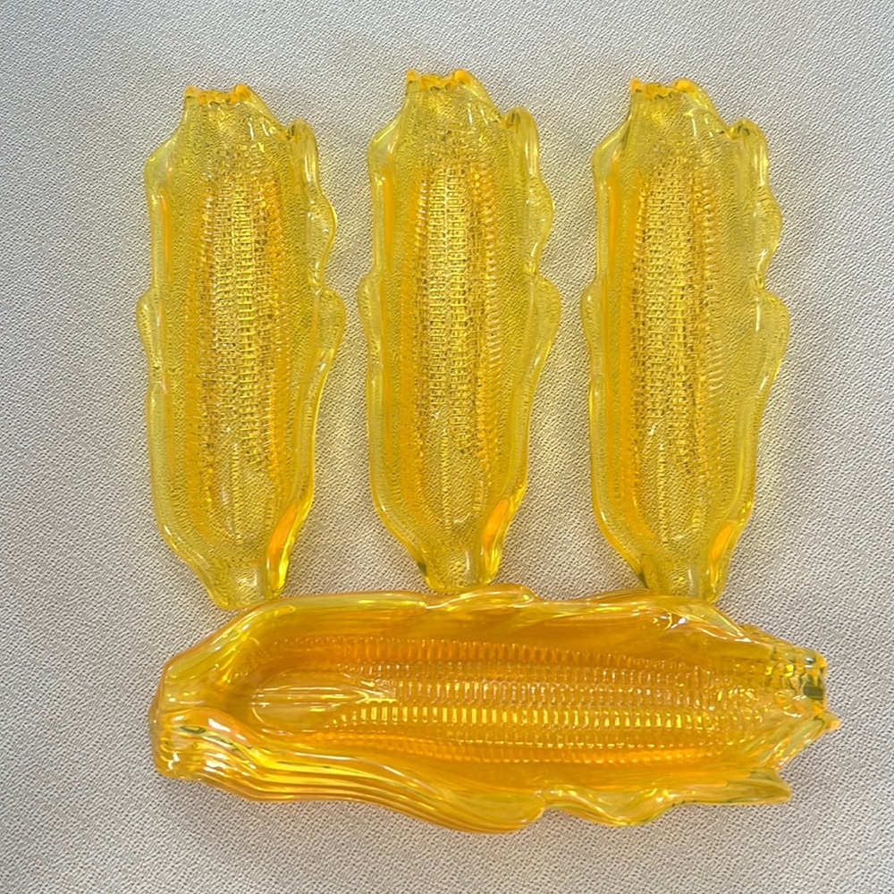 8 Plastic Corn on the Cob Serving Dishes